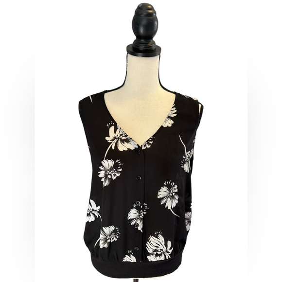 CAbi Tops - EUC CABi Floral Black and White Women's Top Size S